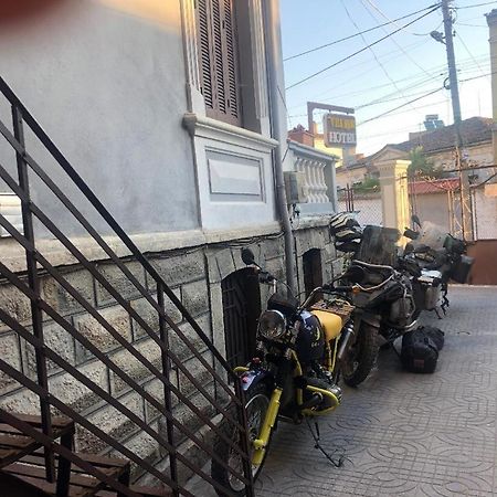 Hotel Vila Mano Корча Экстерьер фото